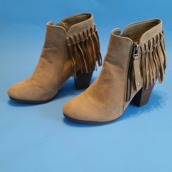 Breckelles Gail Fringe Brown Ankle Boot Western EUC sz 8 - Picture 3 of 11